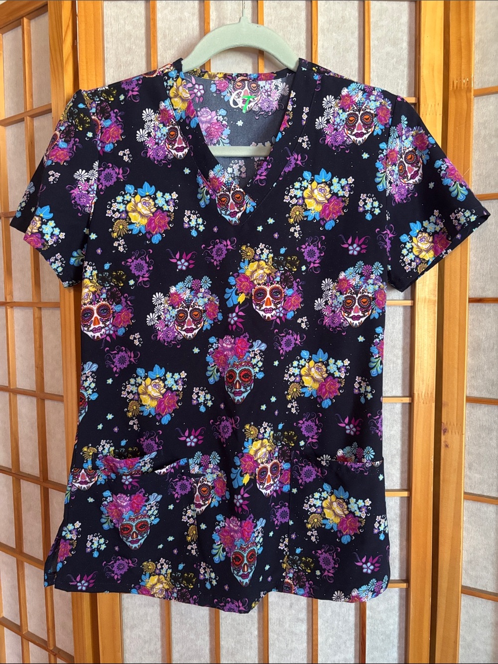Floral Sugar Skull V-Neck Scrub Top in Black & Purple